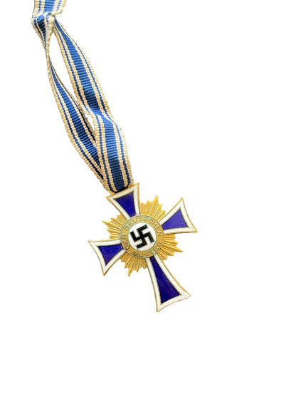 Mutterkreuz met oorkonde