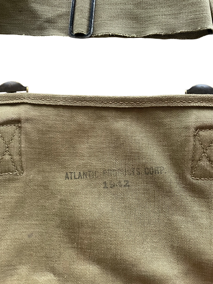 Rubberized US M1936 musette bag Atlantic Products Co 1942